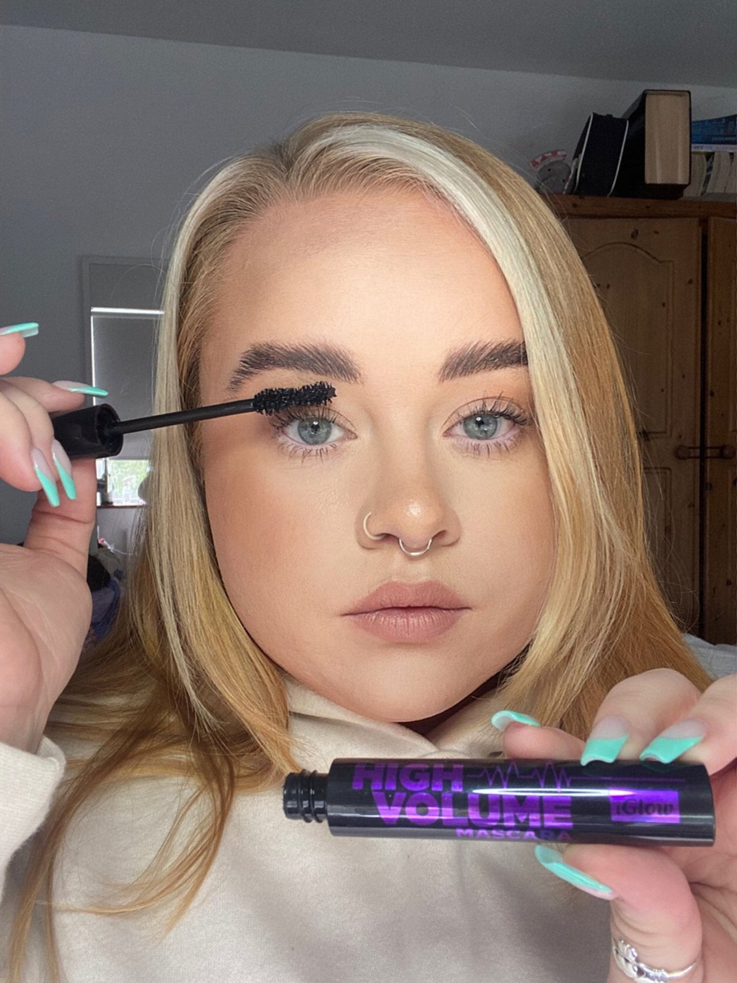 iGlow High Volume Mascara, 13 ml - iGlow Cosmetics